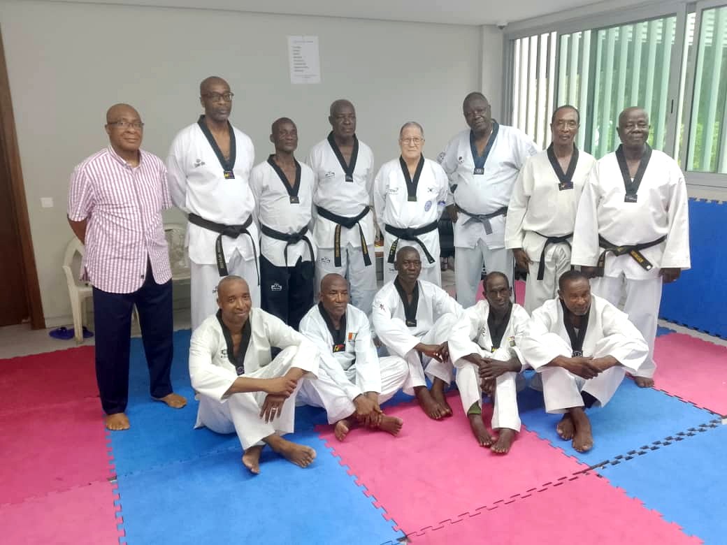 Maître K. Morgan et les gradés du Morgan Training Center